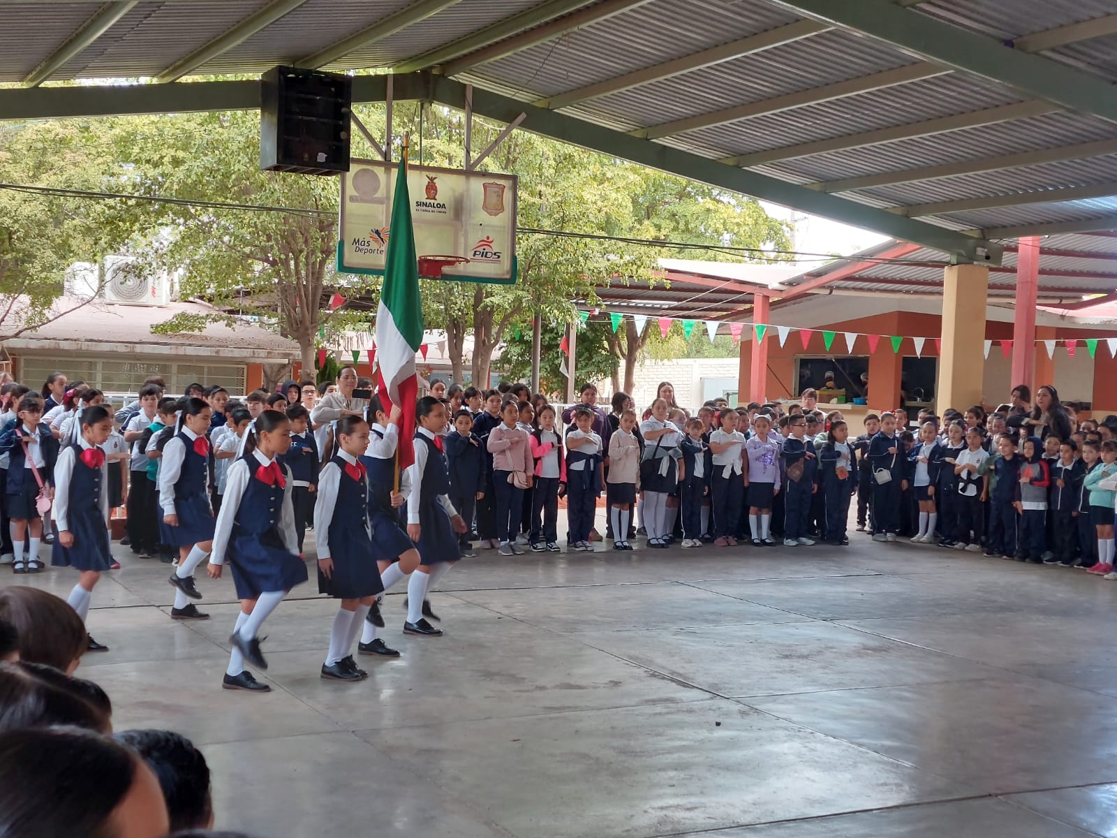 Lunes Cívicos en Salvador Alvarado