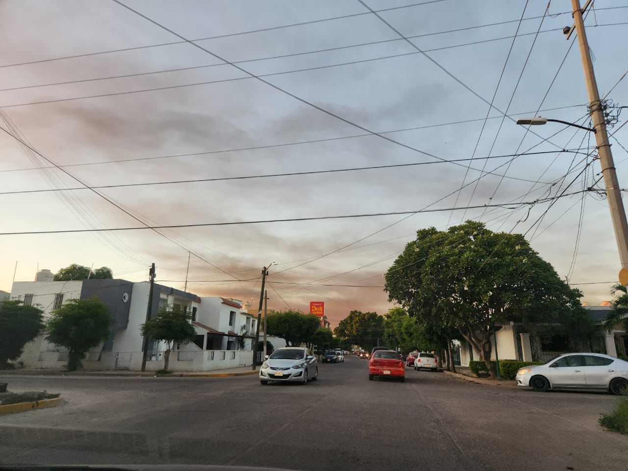 Malla sombra se incendia en zona agrícola de Guasave