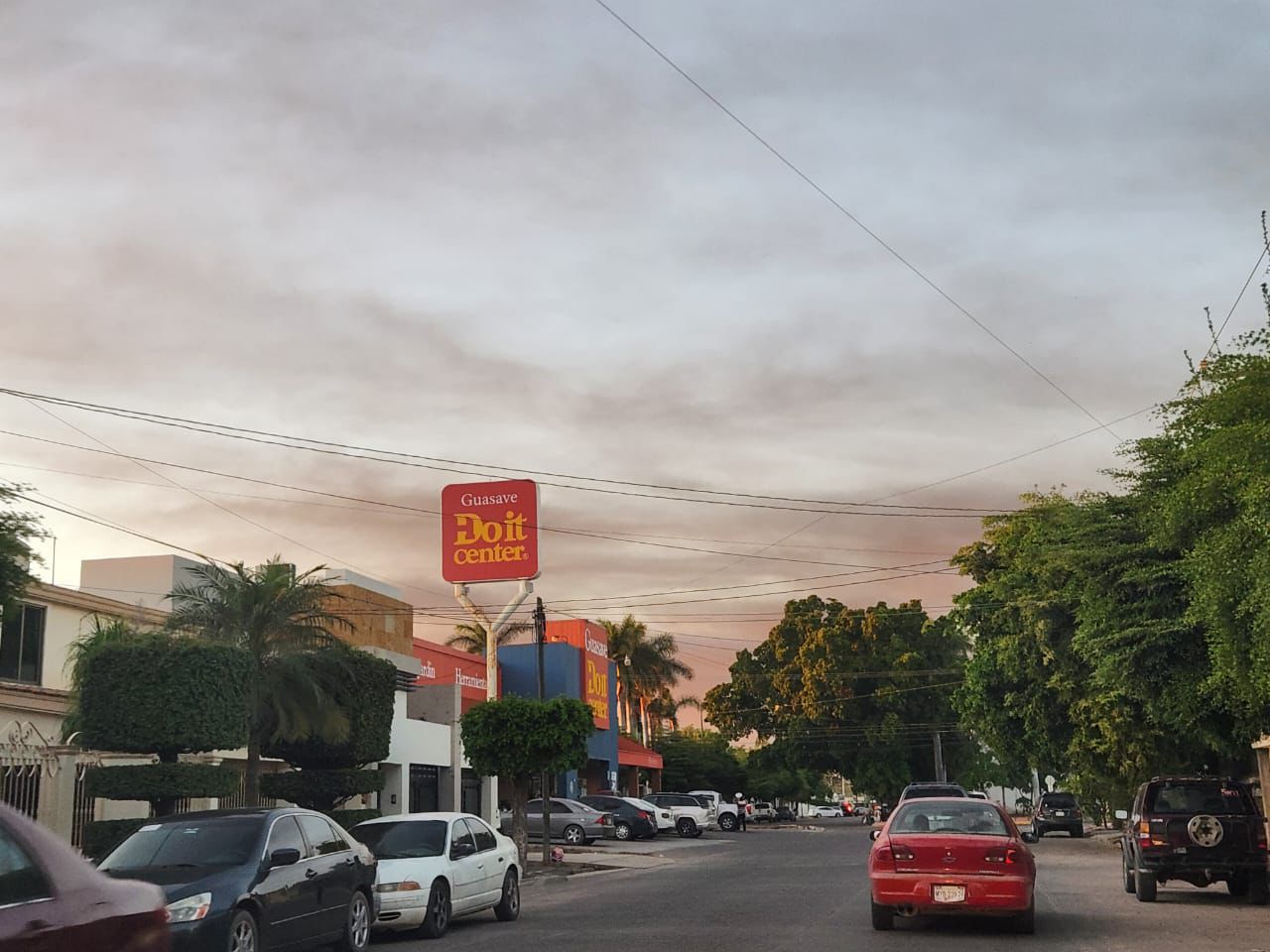 Malla sombra se incendia en zona agrícola de Guasave