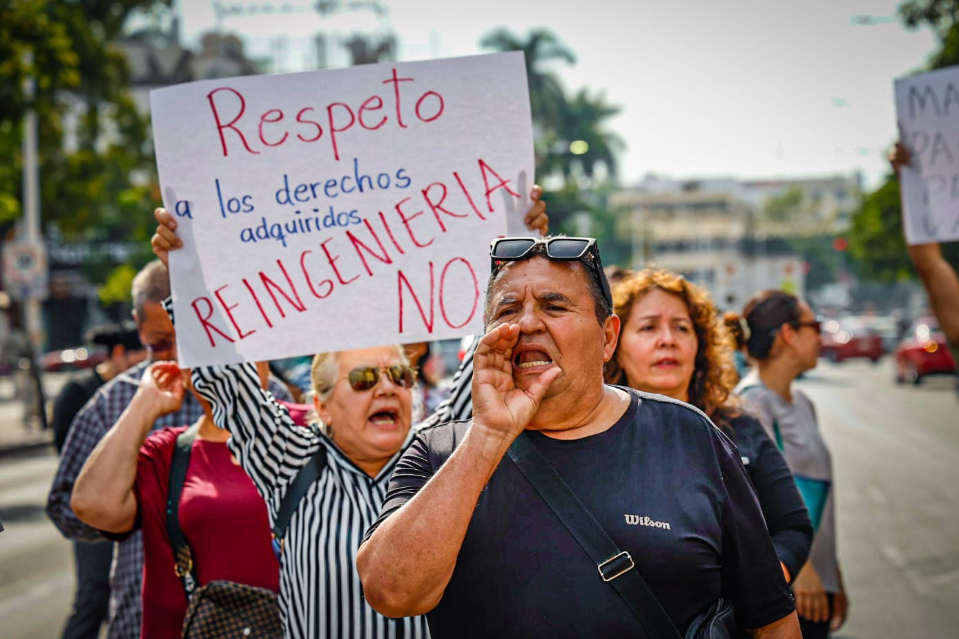 Trabajadores activos y jubilados de la Universidad Autónoma de Sinaloa (UAS) se manifestaron
