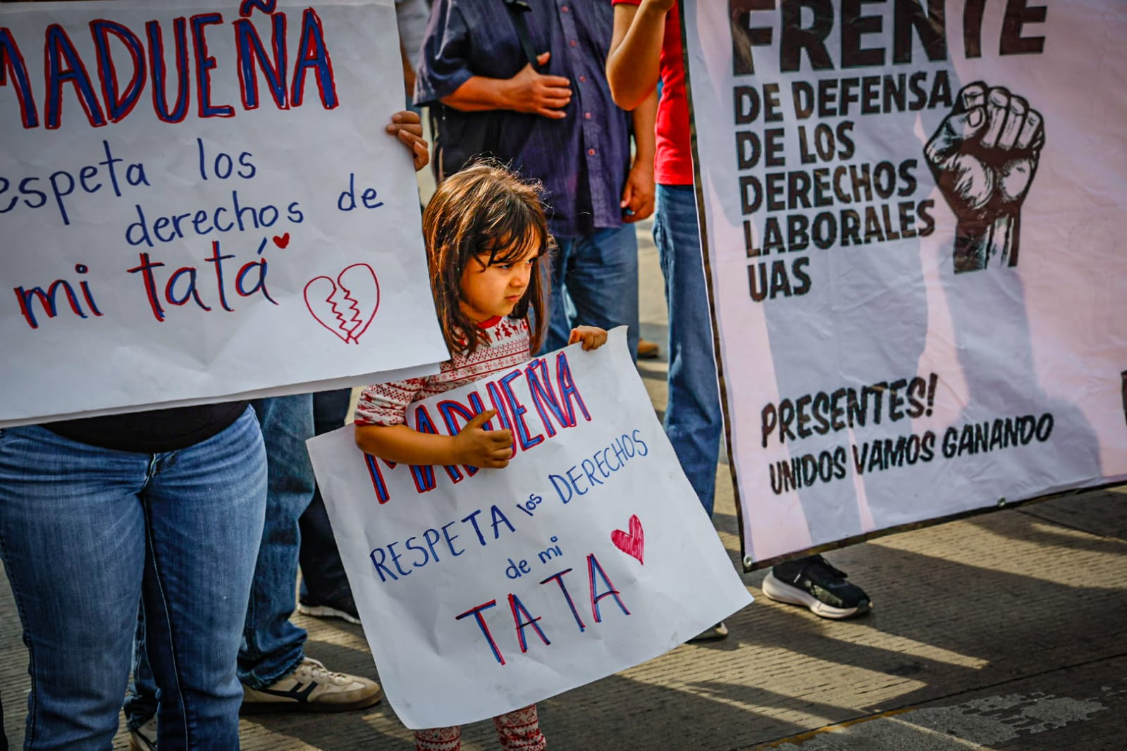Trabajadores activos y jubilados de la Universidad Autónoma de Sinaloa (UAS) se manifestaron