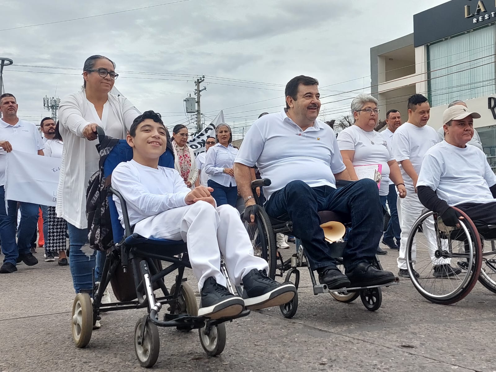 Marchan en Guamúchil por el Día Internacional de las Personas con Discapacidad