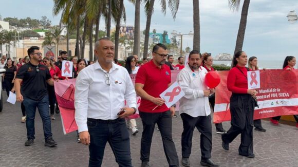 Mazatlán marcha por la salud; llaman a prevenir, detectar y luchar en el Día Internacional contra el SIDA
