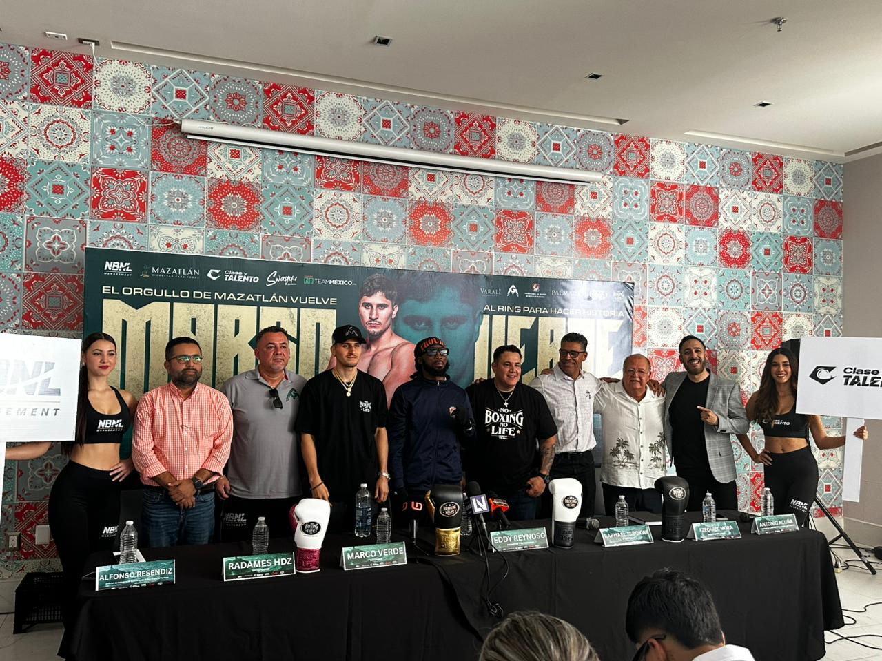 Marco Verde y Raphael Igbokwe en rueda de prensa en Mazatlán