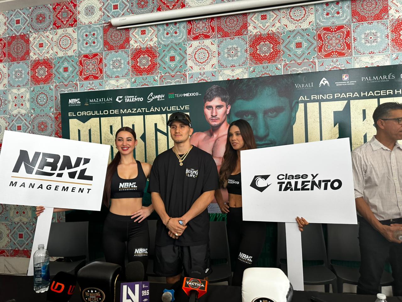 Marco Verde y Raphael Igbokwe en rueda de prensa en Mazatlán