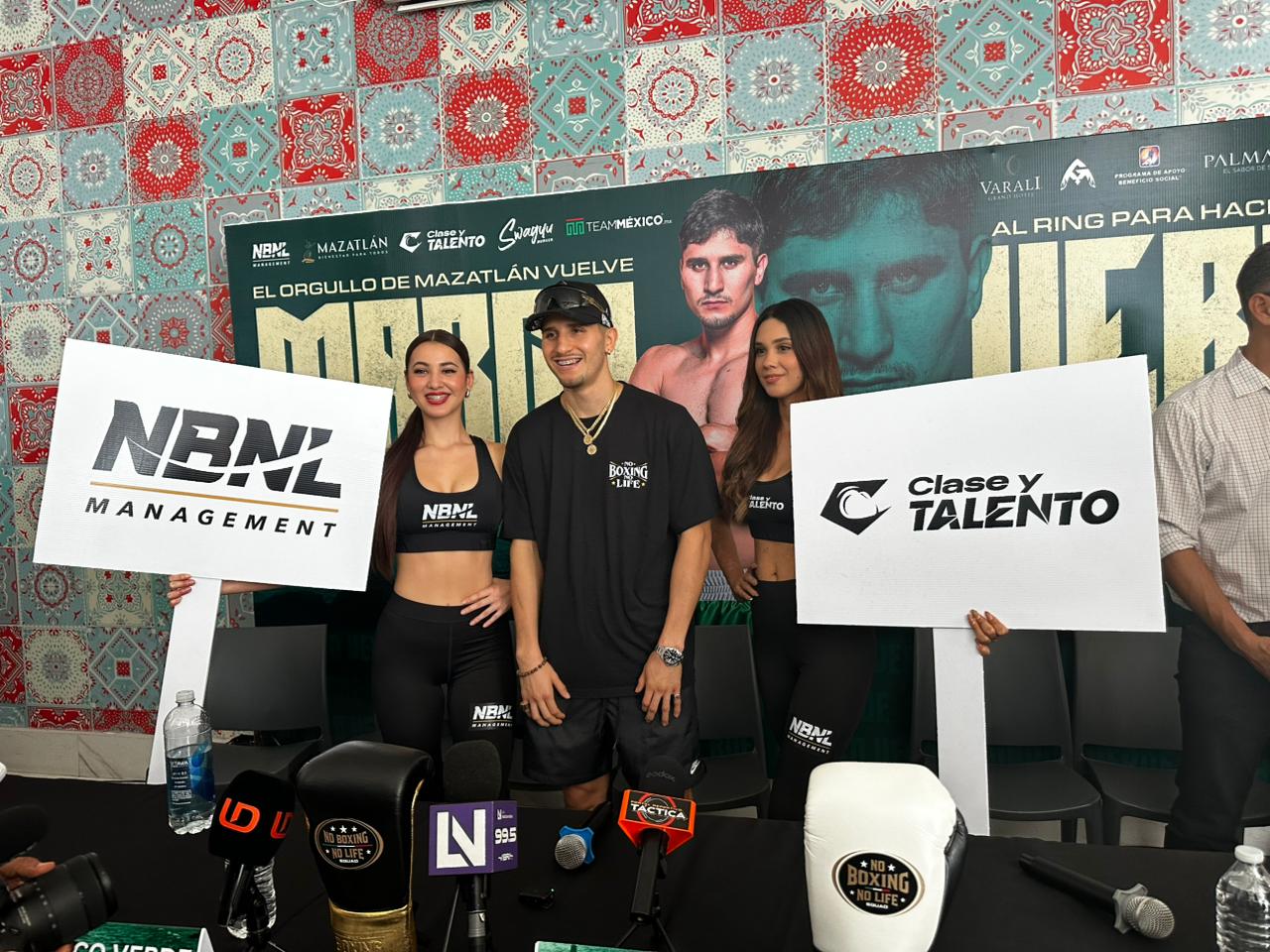 Marco Verde y Raphael Igbokwe en rueda de prensa en Mazatlán