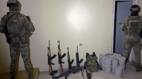 Marina asegura 6 armas largas, cargadores y 346 cartuchos en Navolato, Sinaloa