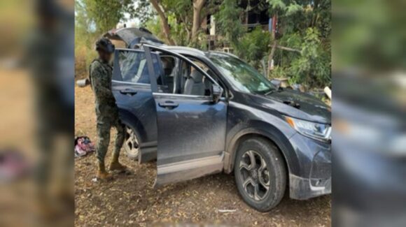 Marina detiene hombre con armas largas, equipo táctico y un carro en Culiacán, Sinaloa; en Badiraguato también hay aseguramientos