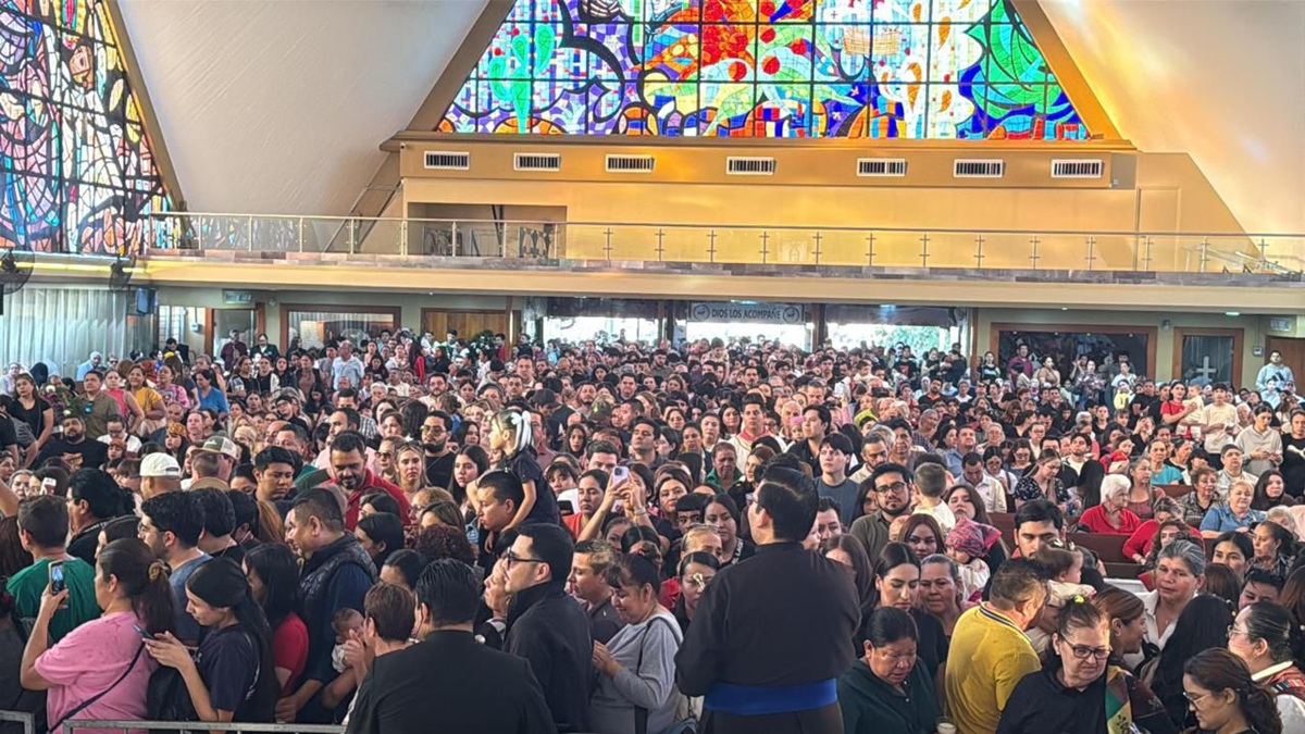 Feligreses abarrotan La Lomita por el Día de la Virgen de Guadalupe en Culiacán