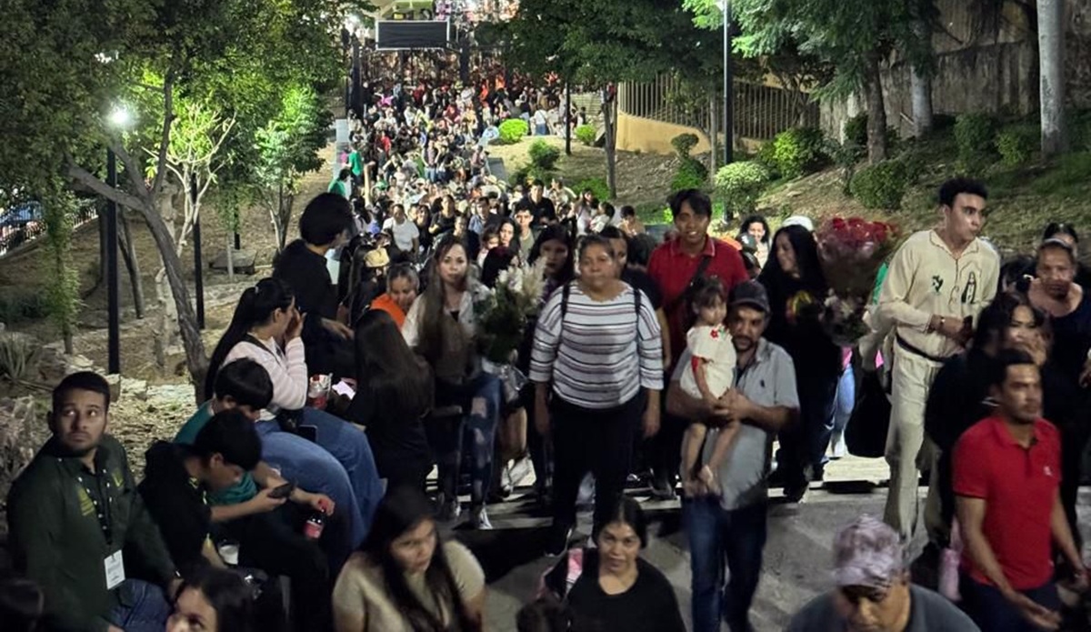 Feligreses abarrotan La Lomita por el Día de la Virgen de Guadalupe en Culiacán
