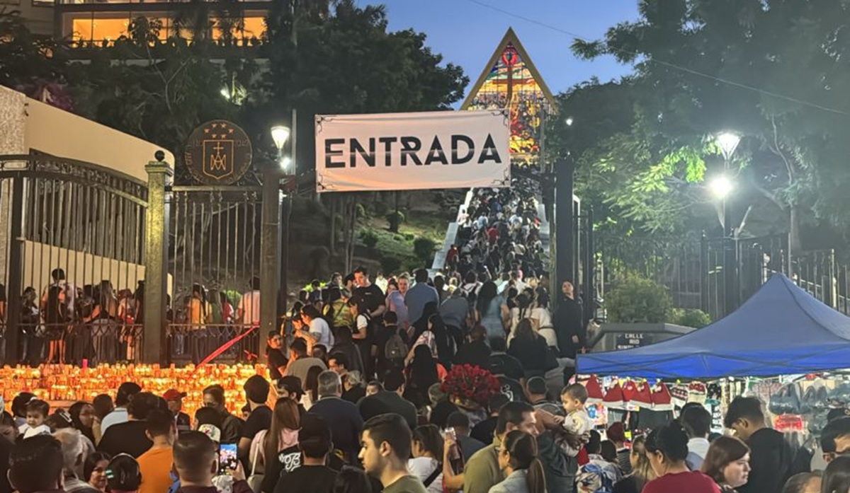 Feligreses abarrotan La Lomita por el Día de la Virgen de Guadalupe en Culiacán