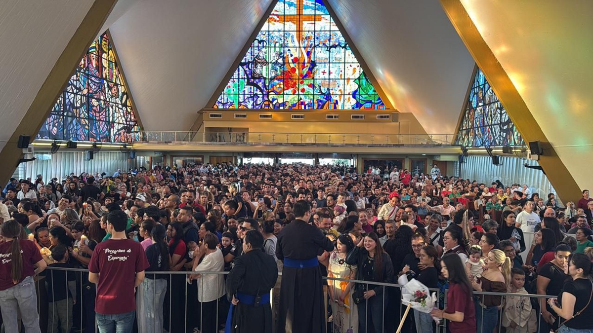 Feligreses abarrotan La Lomita por el Día de la Virgen de Guadalupe en Culiacán