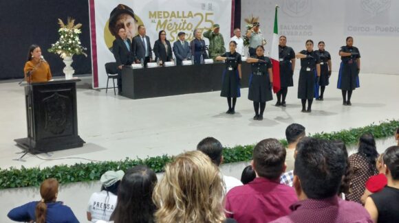 Salvador Alvarado reconoce 50 años de servicio de “El Vejigo” con la Medalla al Mérito Social 2025