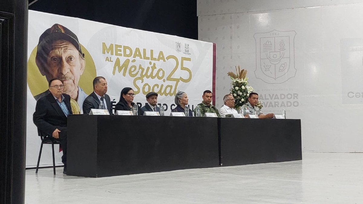 medalla al merito social en salvador alvarado