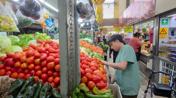 Locatarios del Mercado Garmendia en Culiacán esperan mantener precios de verduras en 2026, pero ‘heladas’ podrían afectar