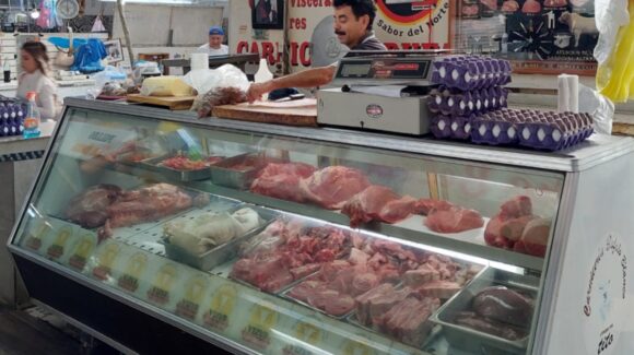 Arrancan con ligero ajuste precios de carnes y menudos en el Mercadito Independencia rumbo a las posadas y festejos guadalupanos