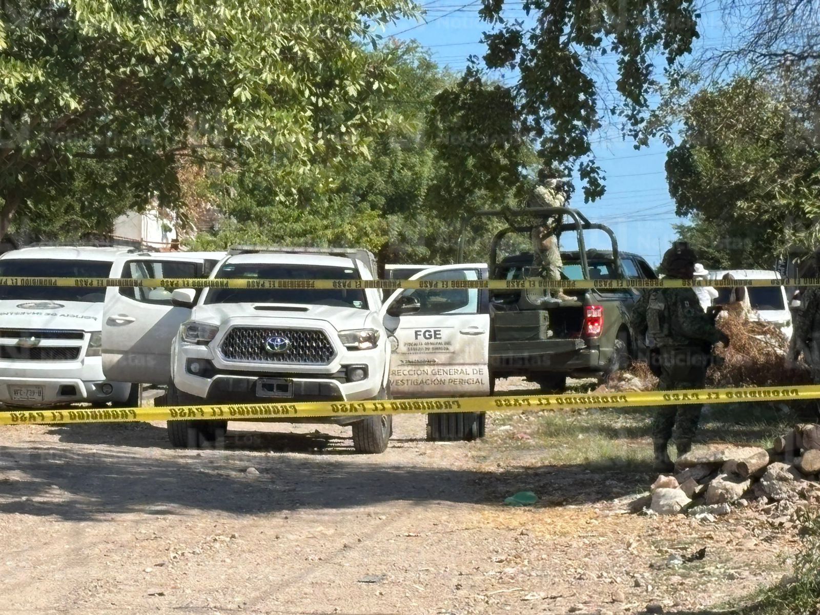 FGE y militares resguardan domicilio donde asesinaron a dos hermanos