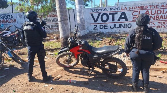 Autoridades aseguran dos motocicletas en Culiacán, una en el sector Santa Fe y otra en La Presita