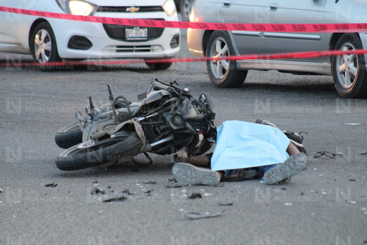 Motociclista muere tras choque en la Av. Gabriel Leyva, en Mazatlán