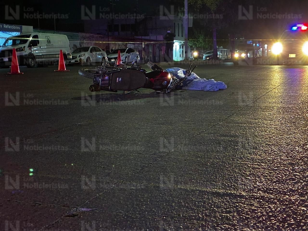 Motociclista muere tras impactarse contra un camión en Los Mochis, Sinaloa