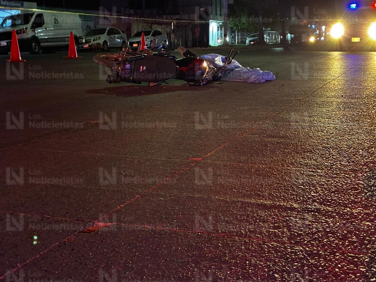 Motociclista muere tras impactarse contra un camión en Los Mochis, Sinaloa