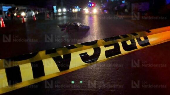 Motociclista pierde la vida tras impactarse contra un camión de jornaleros en la Tabachines 1 de Los Mochis, Sinaloa