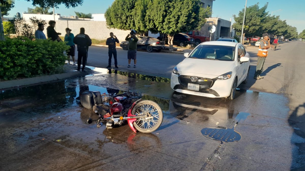 motociclistas sufren accidente en valle del rey en los mochis