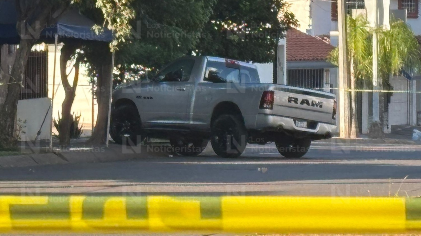 A bordo de una RAM ejecutan a una joven en la colonia Villa Universidad en Culiacán