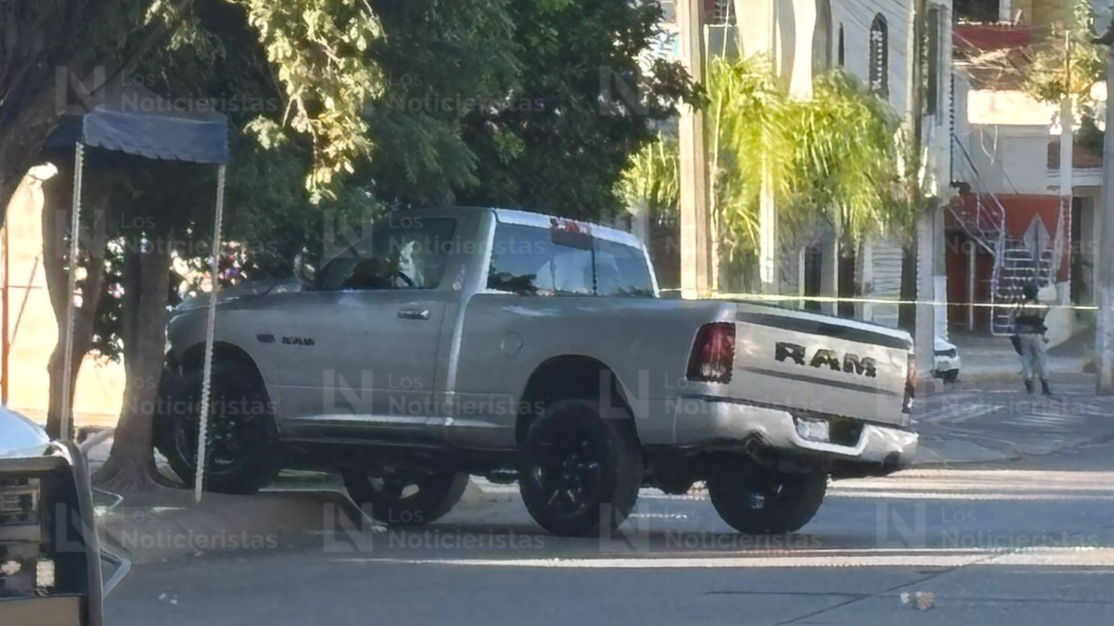 A bordo de una RAM ejecutan a una joven en la colonia Villa Universidad en Culiacán
