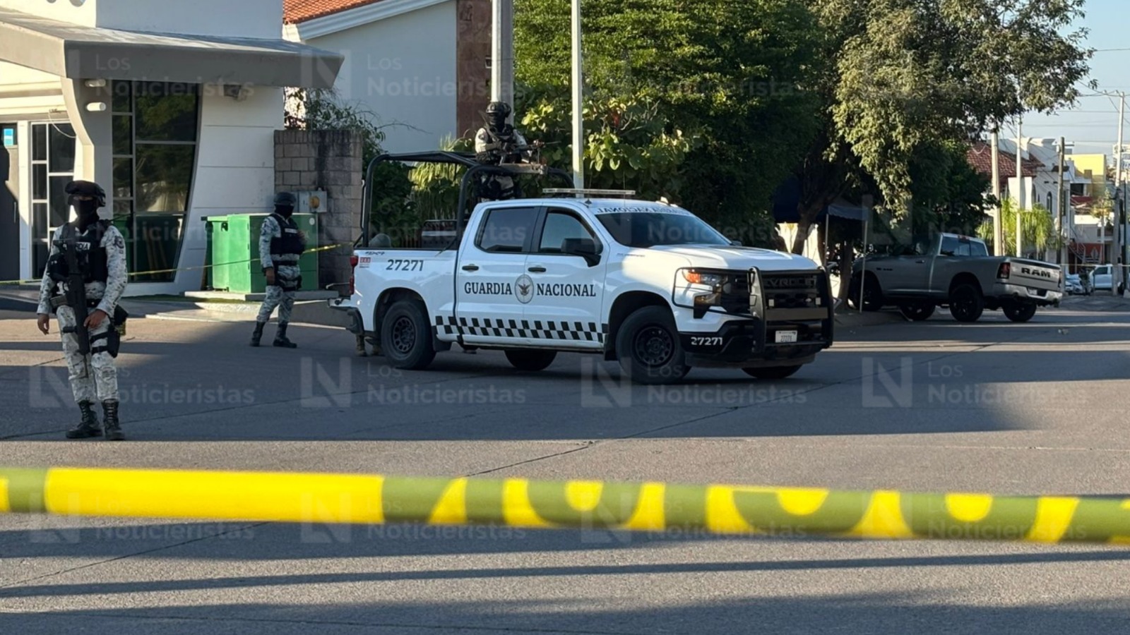 A bordo de una RAM ejecutan a una joven en la colonia Villa Universidad en Culiacán