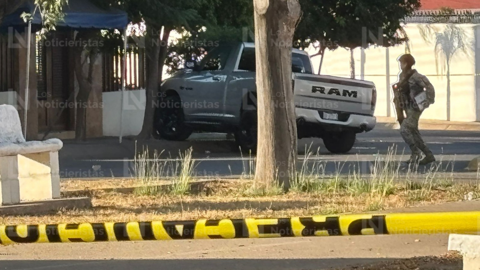 A bordo de una RAM ejecutan a una joven en la colonia Villa Universidad en Culiacán