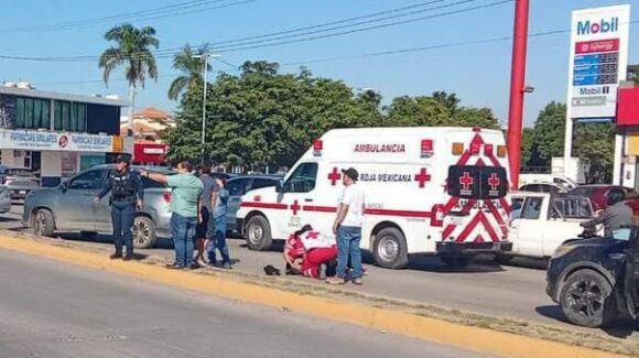 Mujer resulta lesionada en choque sobre el bulevar Juan S. Millán, en Guasave, Sinaloa