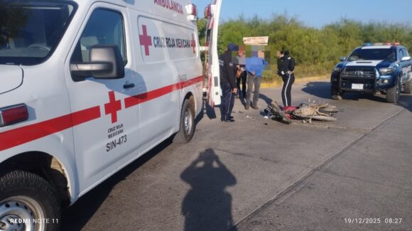 Motociclista lesionada tras choque en bulevares Juan S. Millán y Pedro Infante, en Guasave, Sinaloa