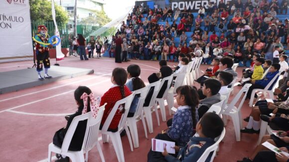 Arranca la primera entrega de becas Probec a 800 niñas y niños de Mazatlán; cada alumno recibió 600 pesos