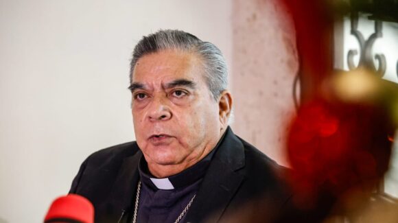 “El sacerdote tiene que calmar a la gente, indicar que se tiren al piso”: Obispo de Culiacán, Sinaloa, detalla protocolo ante balaceras durante misa