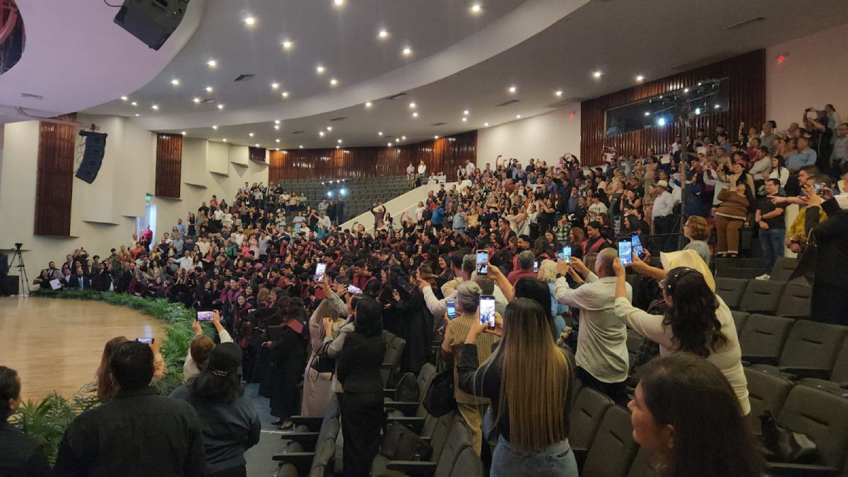 padre de jose maria recibe el titulo de su hijo en la uadeo guasave sinaloa