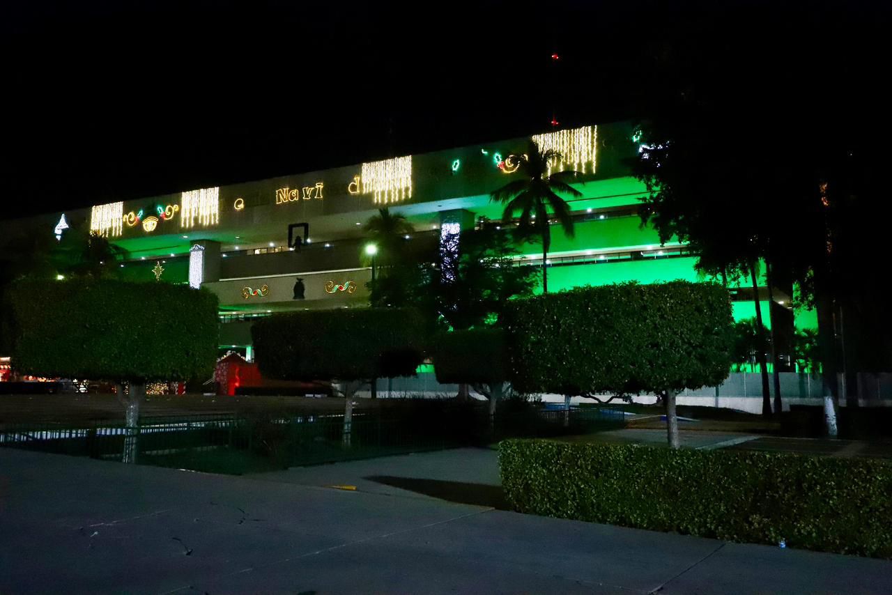 Palacio de Gobierno de Culiacán iluminado de verde