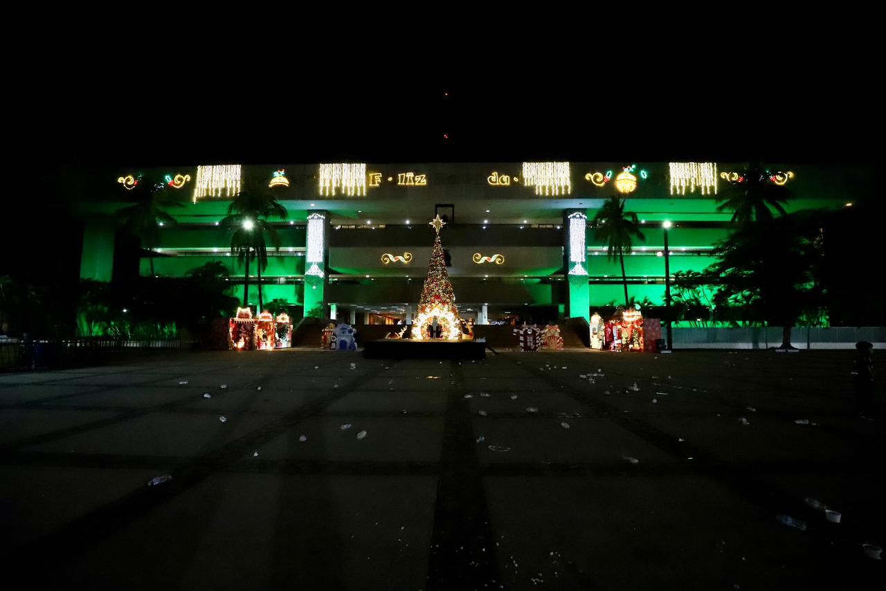 Palacio de Gobierno de Culiacán iluminado de verde