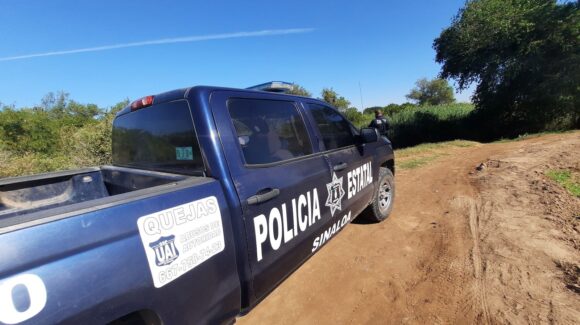 Dos jóvenes pierden la vida en volcadura en un camino de terracería en el municipio de Sinaloa