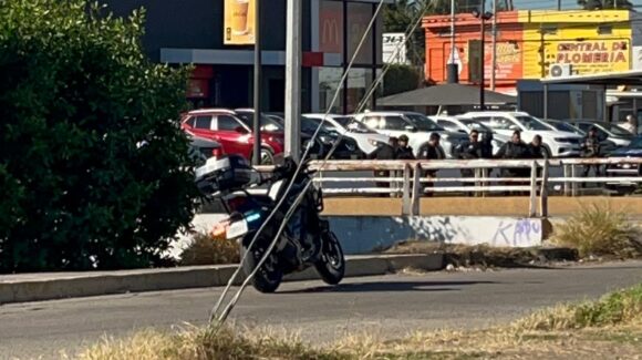 Persecución de motociclista termina a balazos; policía municipal logra detención sin heridos en Mazatlán, Sinaloa