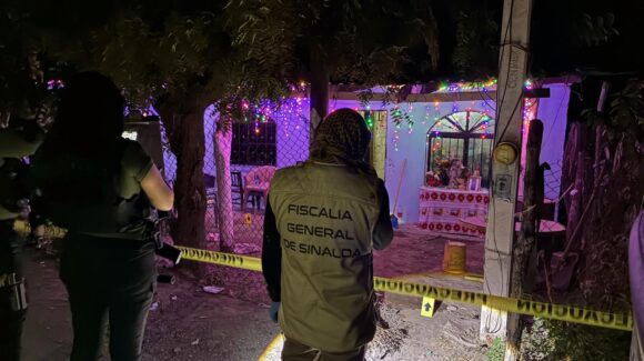 Sujetos armados persiguen a hombre y lo asesinan en la casa de sus vecinos en Toboloto, Navolato, Sinaloa