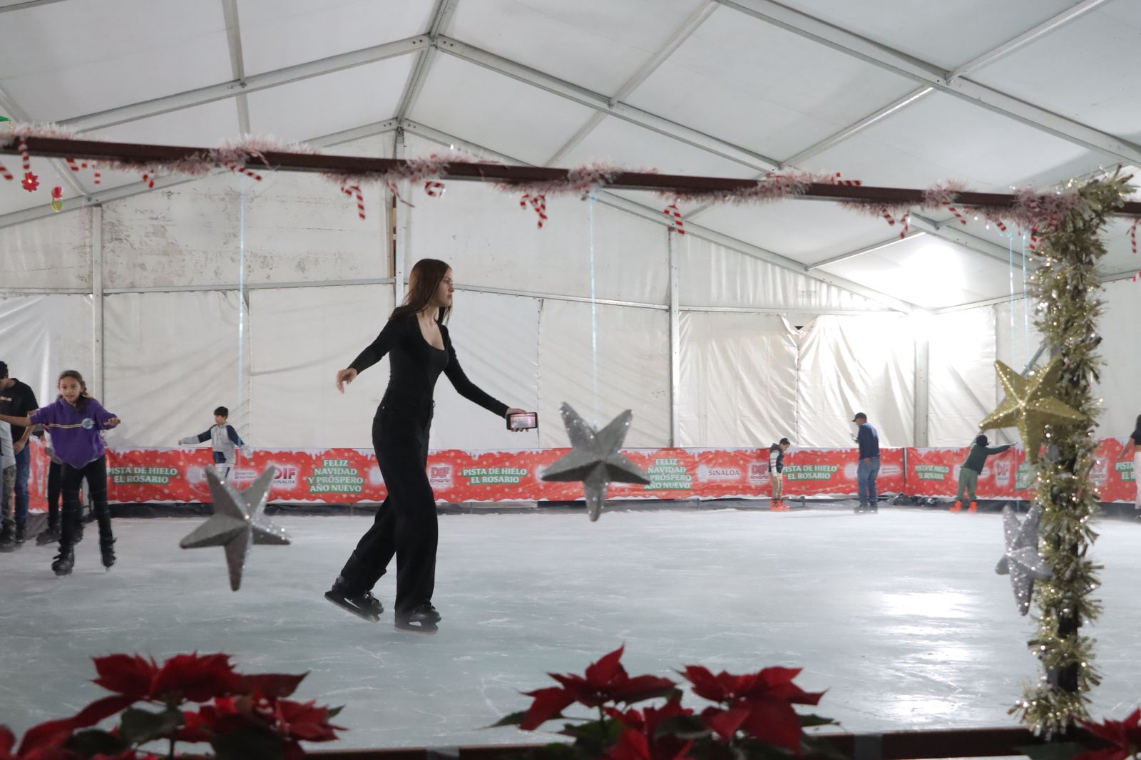 Pista de hielo en El Rosario, Sinaloa