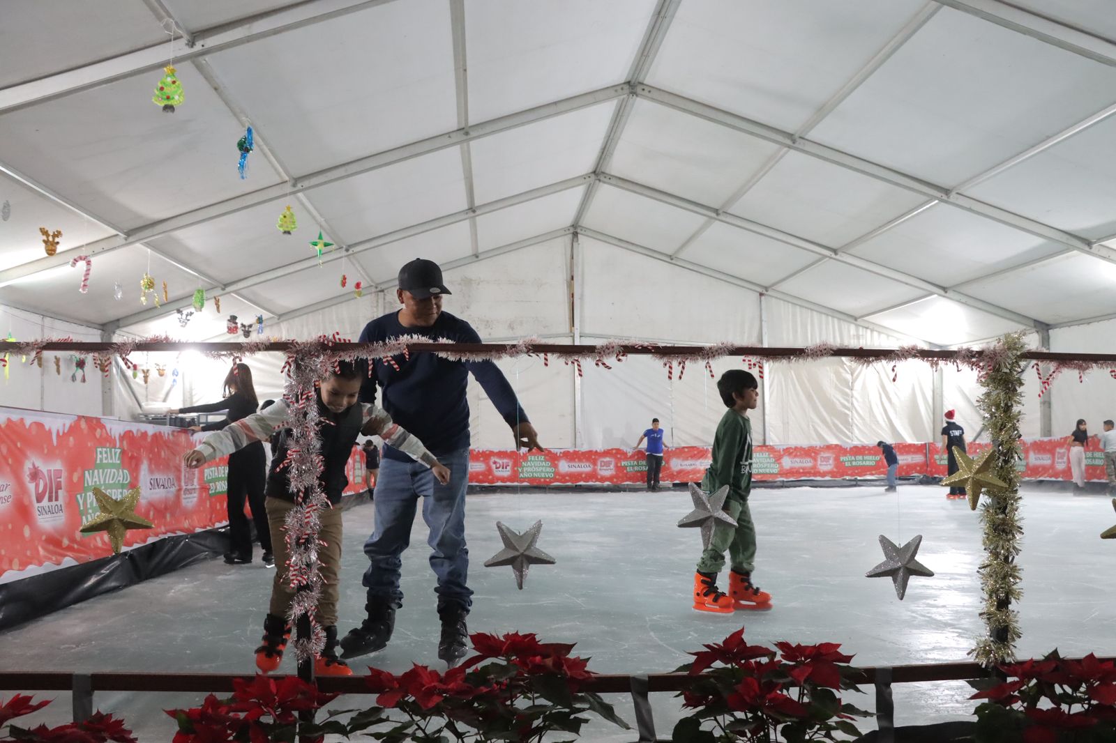 Pista de hielo en El Rosario, Sinaloa