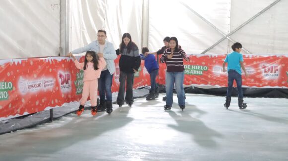 El Rosario, Sinaloa, también estrena pista de hielo para disfrutar las fiestas decembrinas