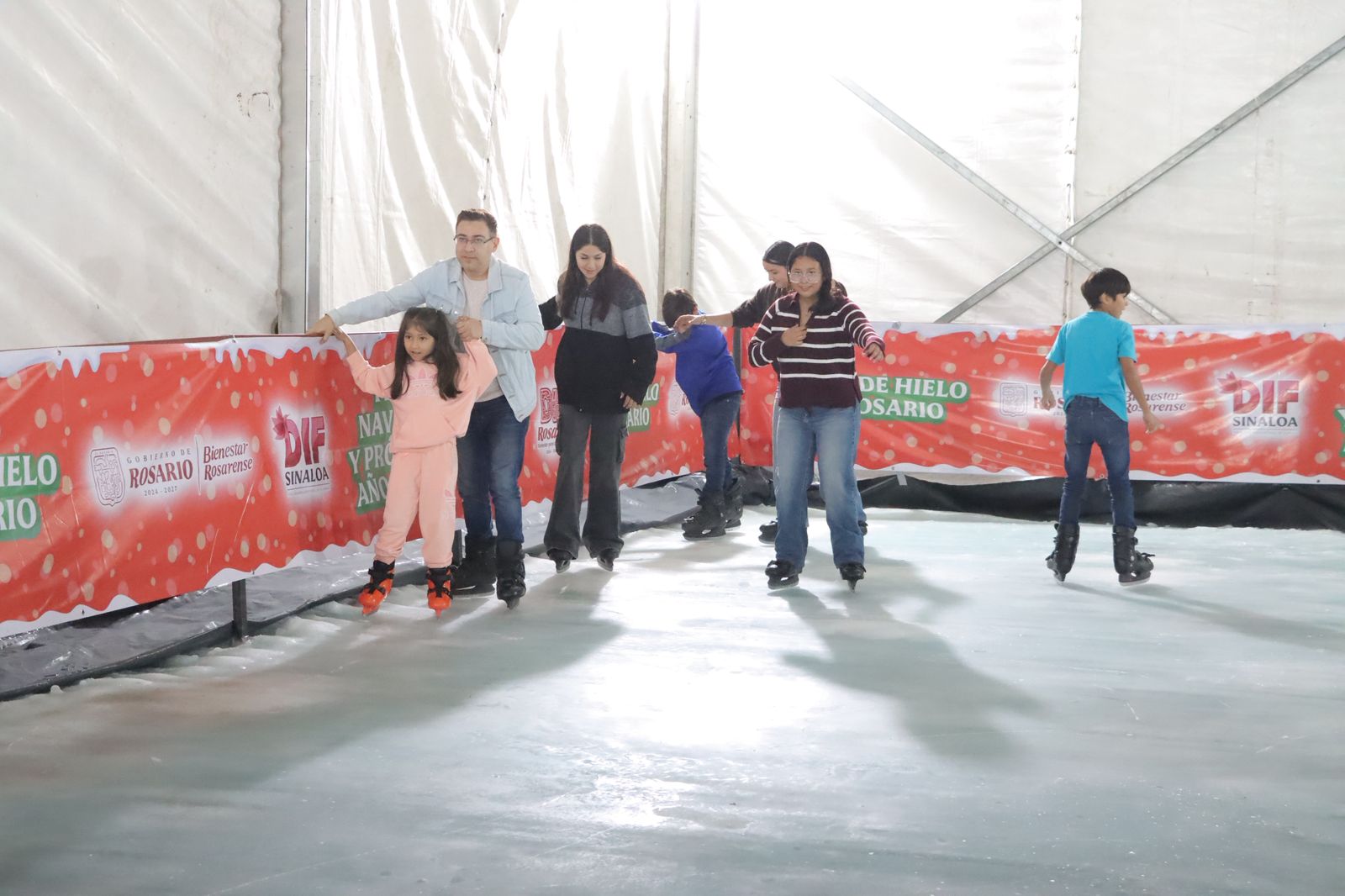 Pista de hielo en El Rosario, Sinaloa