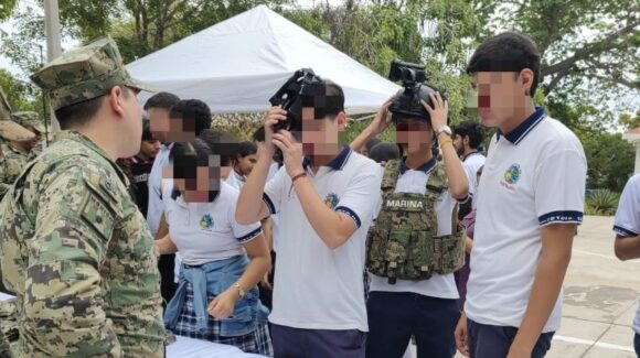 Acerca Marina seguridad y vocación naval a estudiantes del CBTA 133 en Escamillas, Mazatlán, Sinaloa