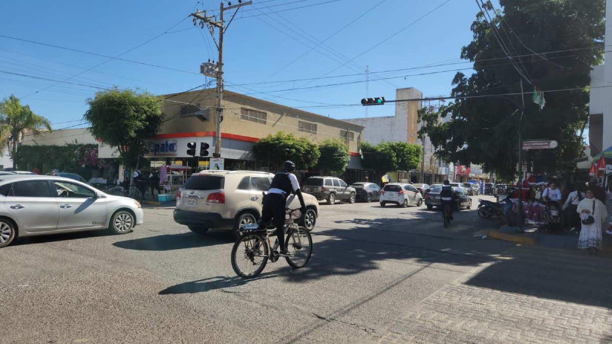 policias en bicicleta patrullan el centro de guasave sin