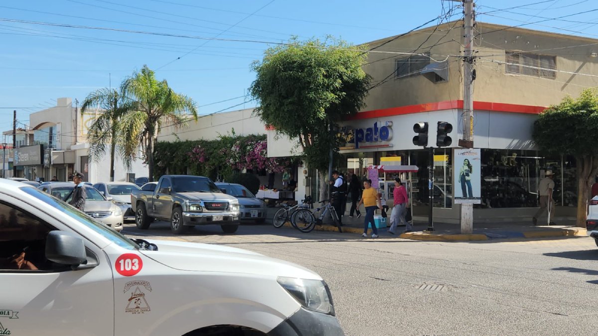 policias en bicicleta patrullan el centro de guasave sinaloa