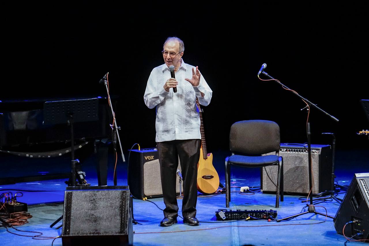 Por iniciar la temporada Gordon Campbell en Mazatlán
