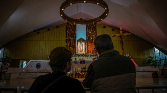 Fervor, fe y esperanza | En el Día de la Virgen de Guadalupe, feligreses se congregan en La Lomita de Culiacán, Sinaloa